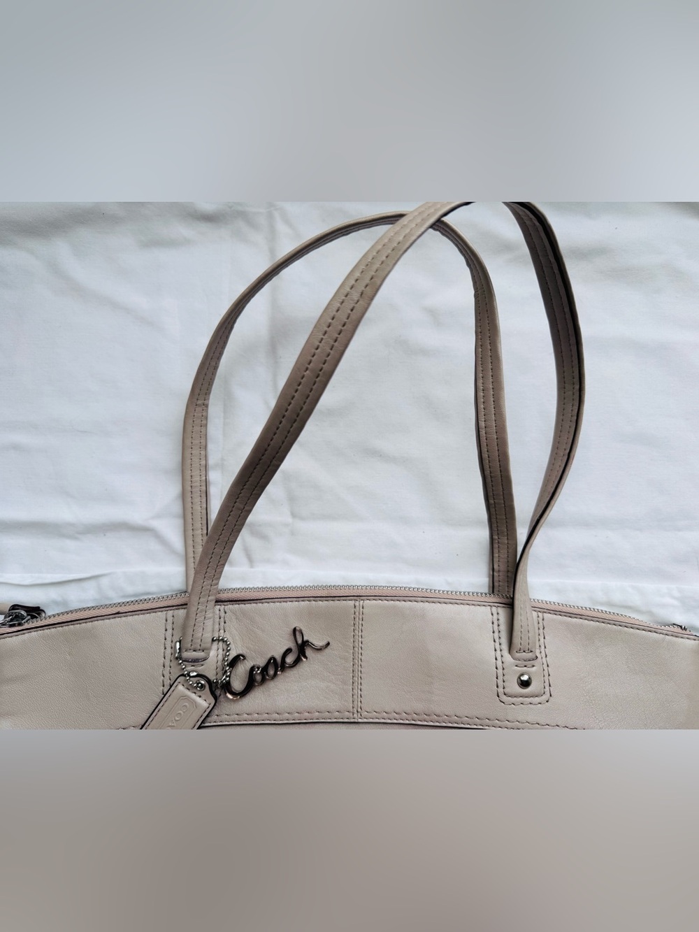 Coach Leather Tote in Light Beige with Signature Circle - Picture 5 of 14
